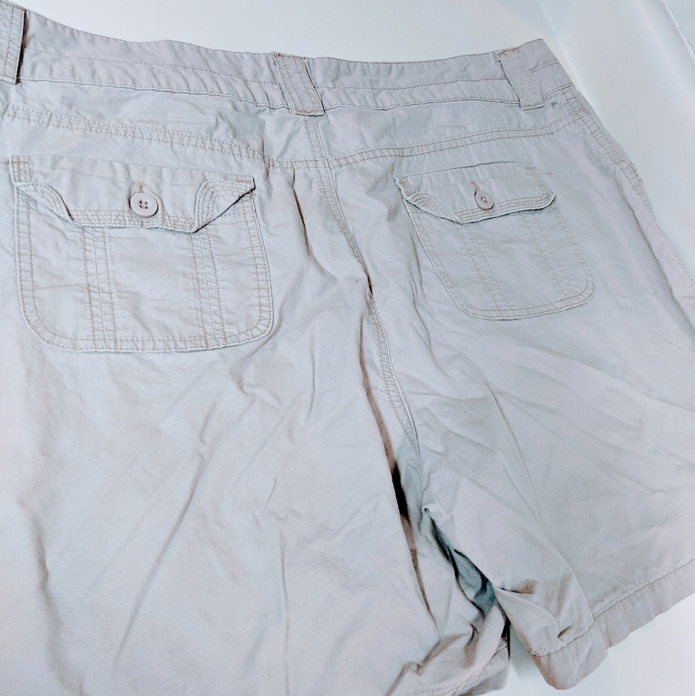 Sz 20 plus size *pockets* khaki walking shorts